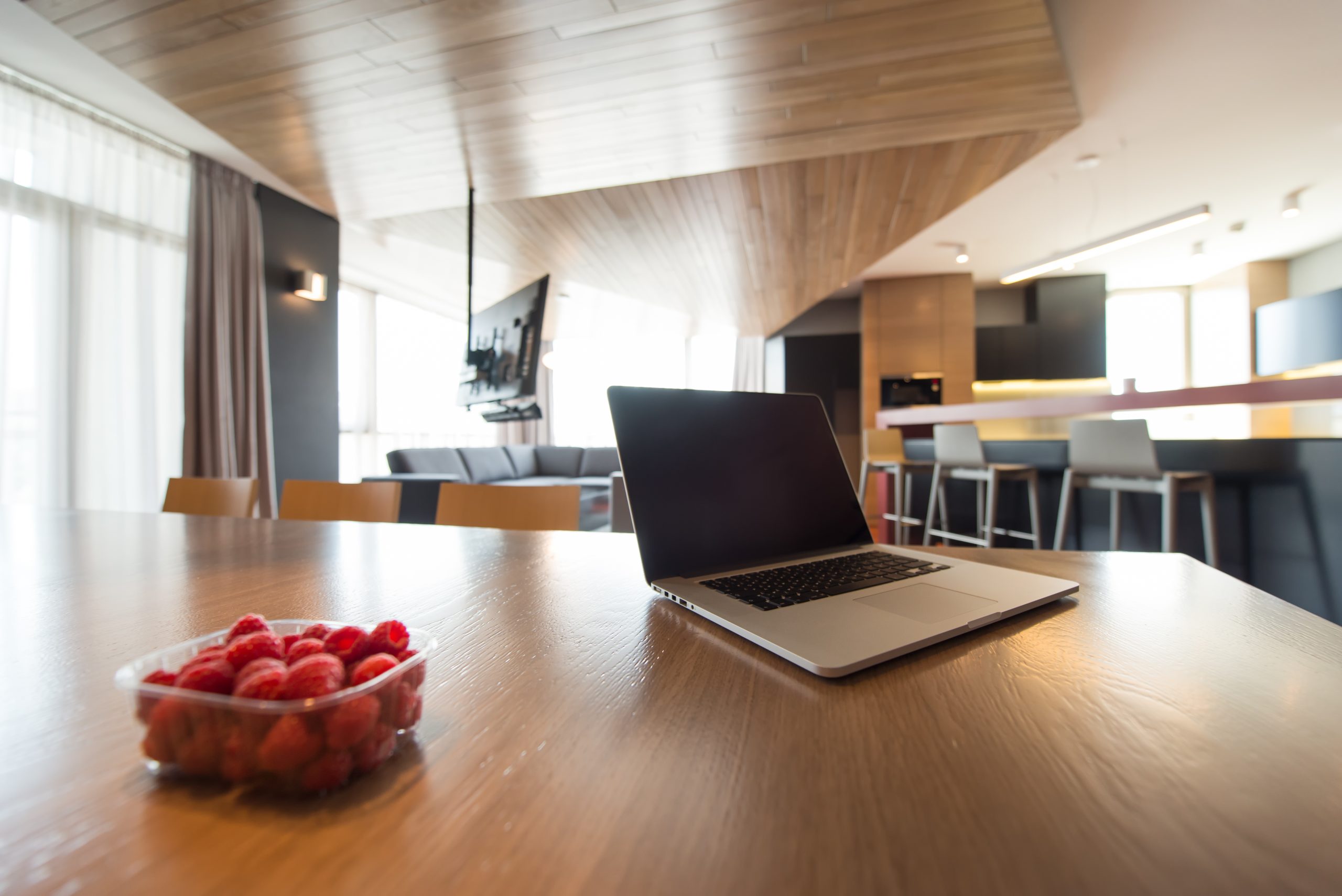 Luxury On The Waves: Chartering, Dining, And Nightlife While Boating South Florida 3